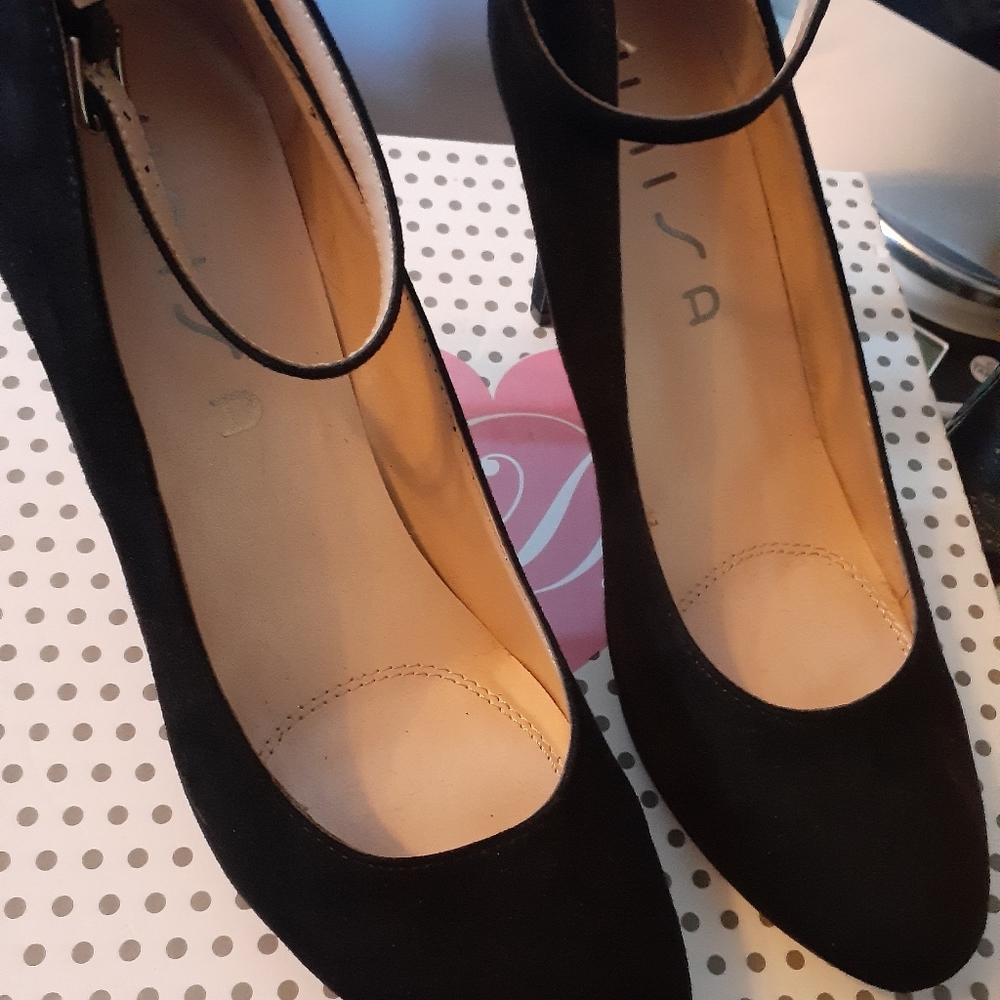 Shoes - Picture 2 of 2